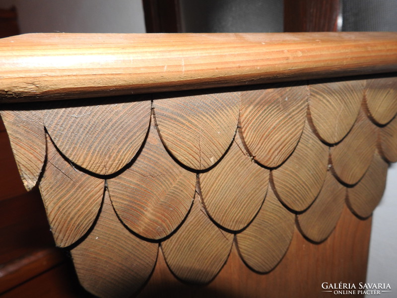 Esernyőtartó fából - pikkely mintával