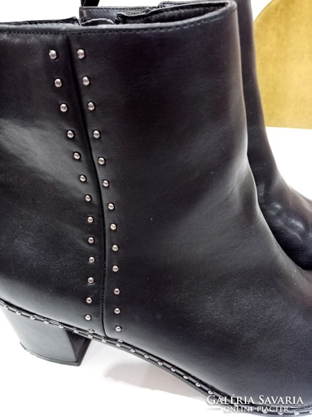 Pretty women's boots