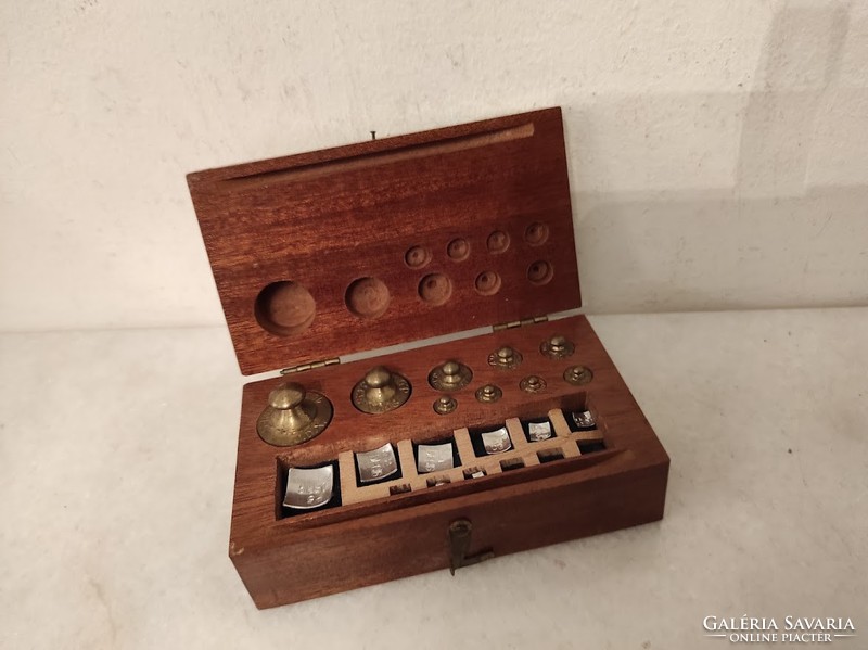 Antik patika mérleg készlet dobozában gyógyszertár eszköz 672