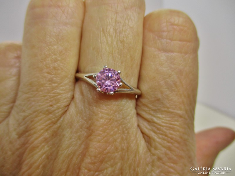 Beautiful silver ring with a pink zirconia stone