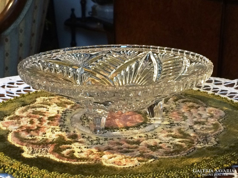 Special, giftable, medium-sized, flawless, old, three-legged, engraved crystal bowl