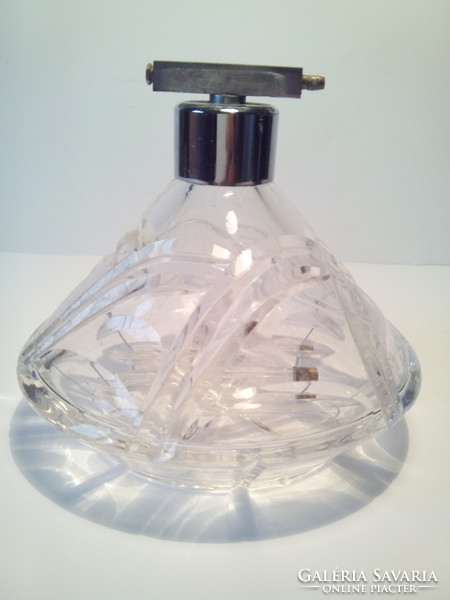 Just for that! Polished perfume bottle is a beauty suitable for a large collection