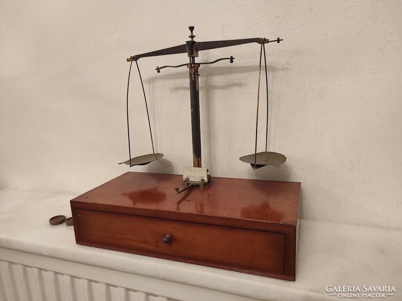 Antique pharmacy scales set in box with pharmacy tool and weight 821