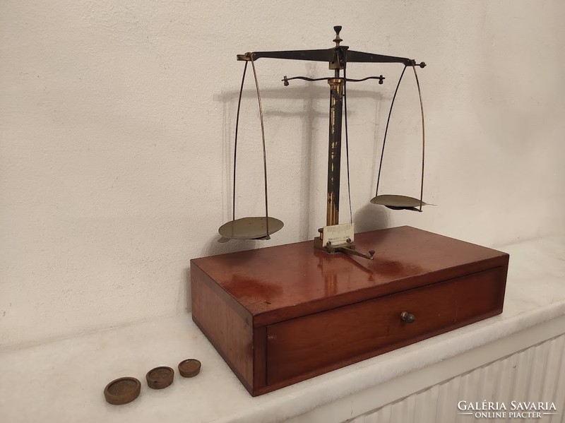 Antique pharmacy scales set in box with pharmacy tool and weight 821