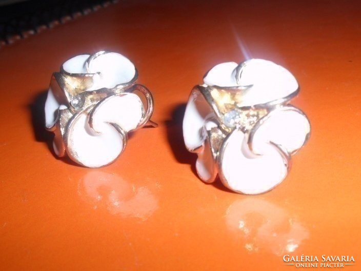 Snow white hydrangea flower with gold gold filled vintage earrings