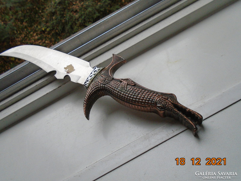 Fantasy dagger with figural crocodile handle in its case