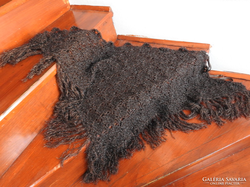 Shiny brown thick scarf with triangular fringed ends