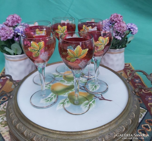Fabulous stemmed wine champagne glass glasses with beautiful grapes and leaf pattern in red burgundy