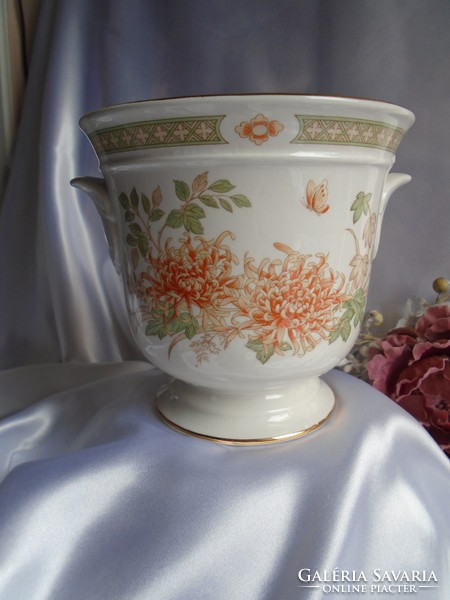English floral porcelain pot.