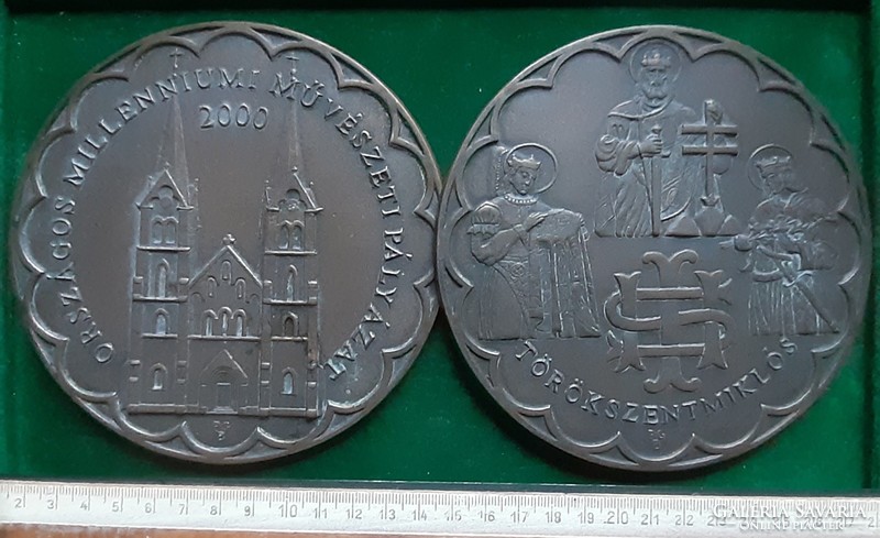 Pogány Gábor Benő: Szt. István, Szt. Imre és Szt. Erzsébet, bronz plakett pár, 14 cm