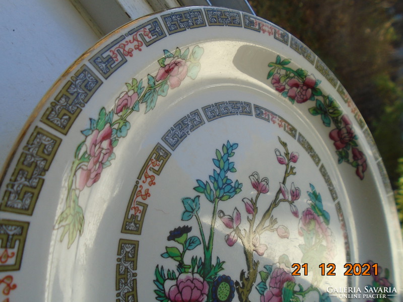 Decorative oriental flower pattern on english plate with bridgwood sampsonite