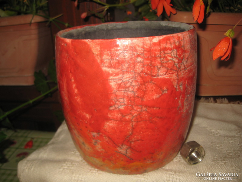 Hard pot or pot, red barrel-shaped, for planting spring flowers, 16 x 16 cm