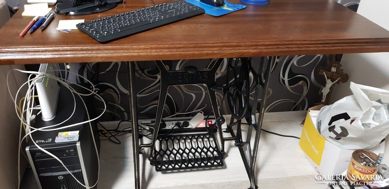 Loft íróasztal varrógép labbal,tölgyfa lappal...130x45 cm