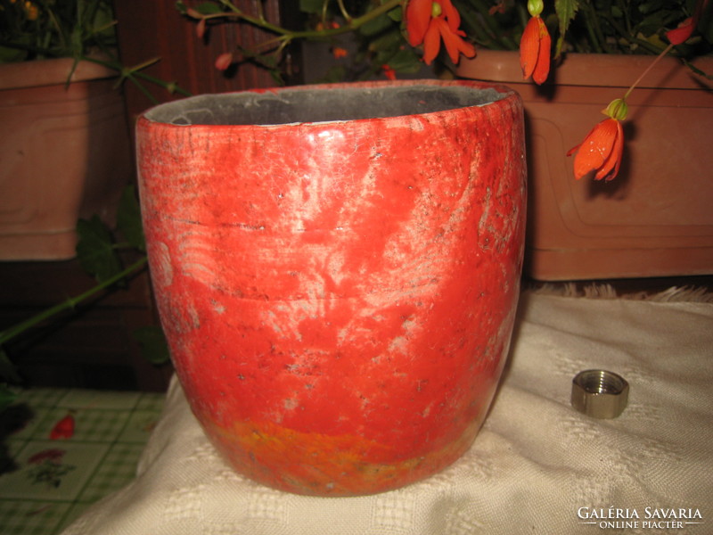 Hard pot or pot, red barrel-shaped, for planting spring flowers, 16 x 16 cm