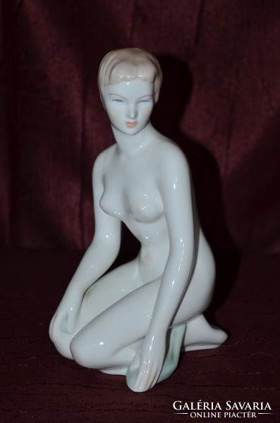 Aquincum kneeling nude ( dbz 0096 )