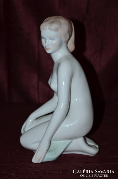 Aquincum kneeling nude ( dbz 0096 )