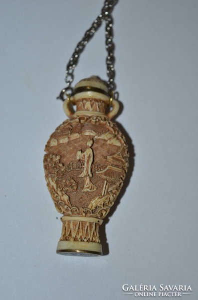 Bone effect perfume holder necklace