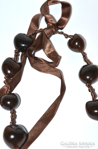 Necklace with silk ribbon