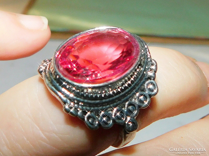 Rubin mest. Stone ornate ethnic Tibetan silver ring 8-as-luxury quality