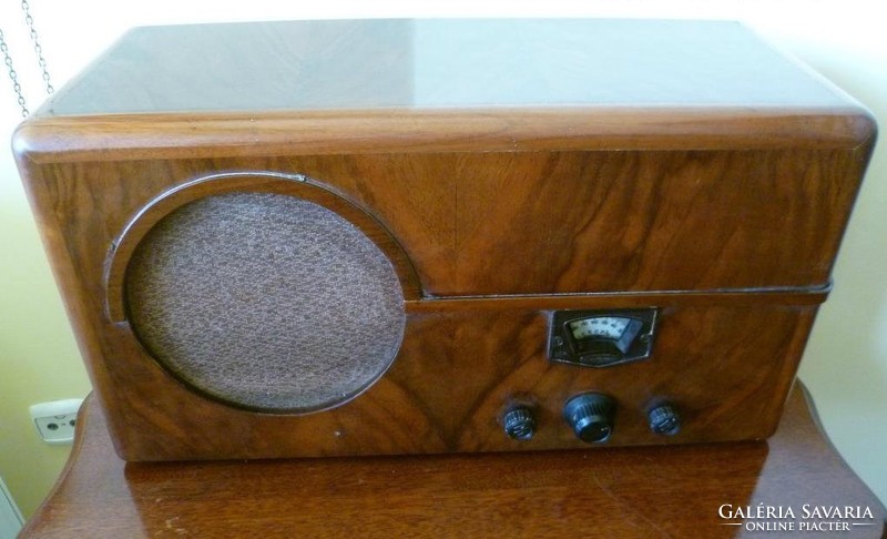 Antique microphona radio renovated in 1930 '