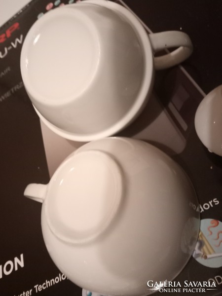 Praktikus porcelán teás kanna és csésze szett