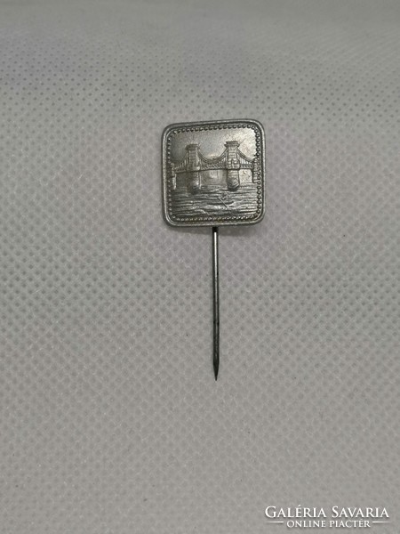 Chain bridge badge