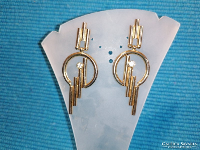 Gold colored earrings (26)