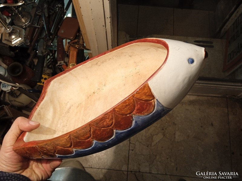 Fish-shaped ceramic work, 30 cm long work.