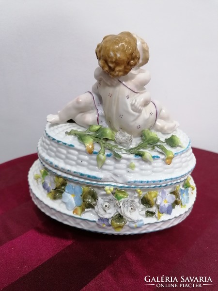 Figurális díszítéssel régi porcelán bonbonier