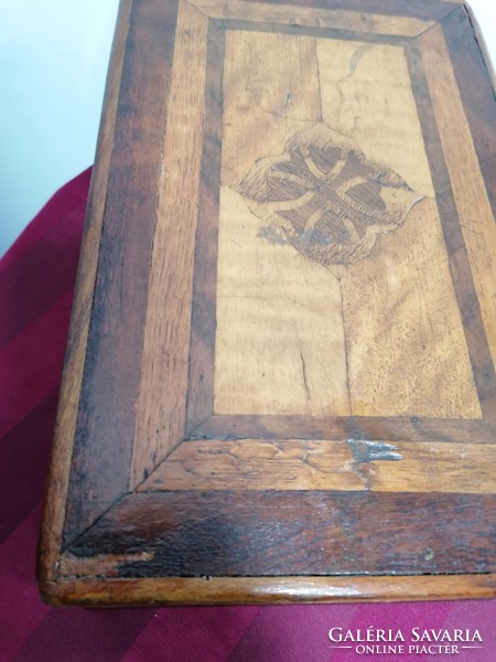 Intarzia berakásos régi fa doboz