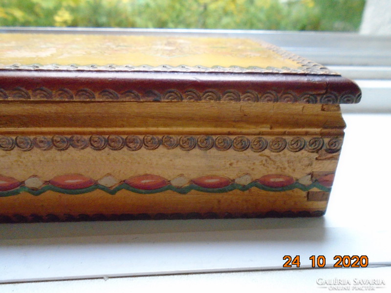 Wooden box with engraved, painted polychrome arabesques, lattice cigarettes