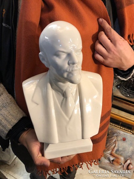 Lenin porcelán büszt, 32 cm-es magasságú, hibátlan darab.