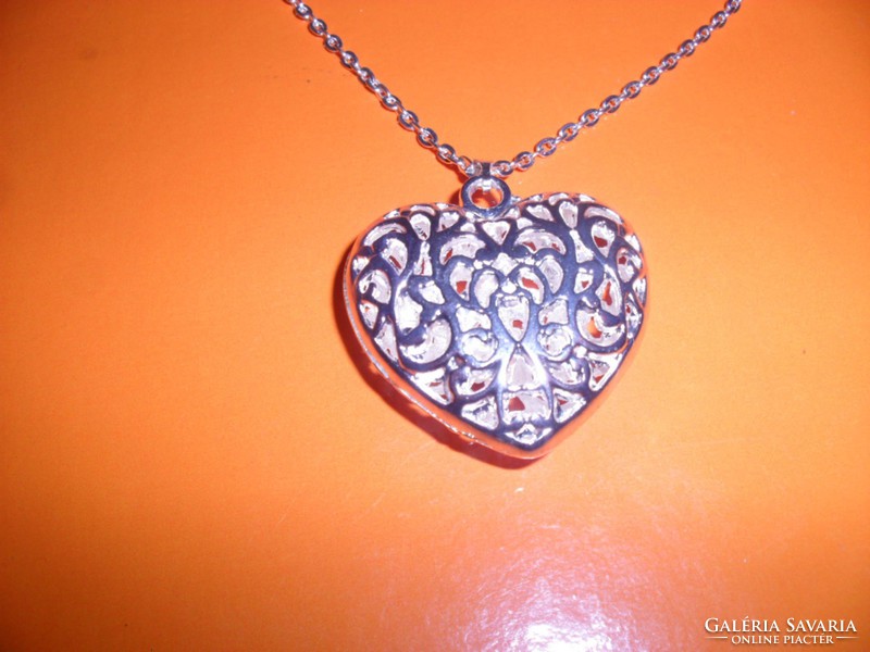 Openwork lacy heart white gold filled necklace