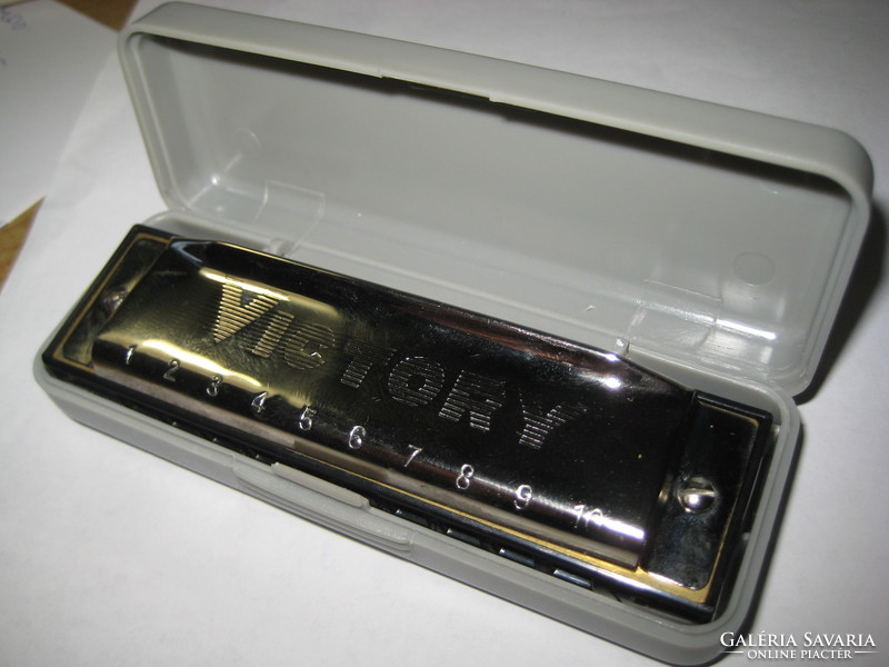 Victory, professional harmonica, nice sound, brand new 10.5 x 3 cm