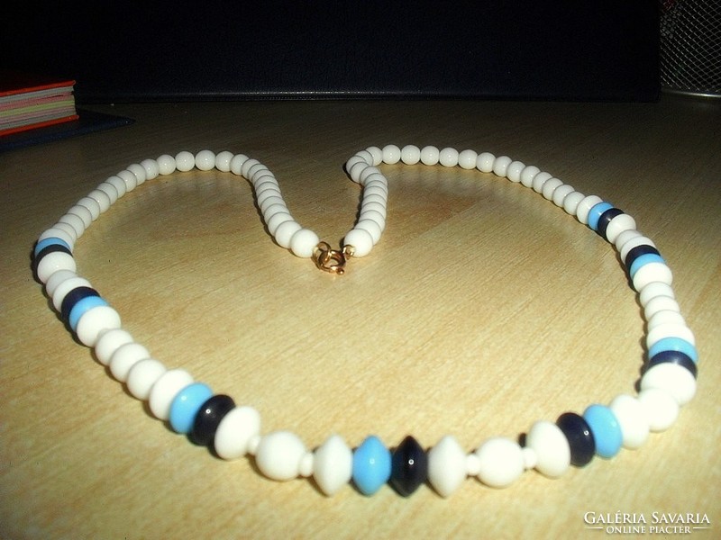 Row of retro snow white - turquoise blue - black porcelain beads