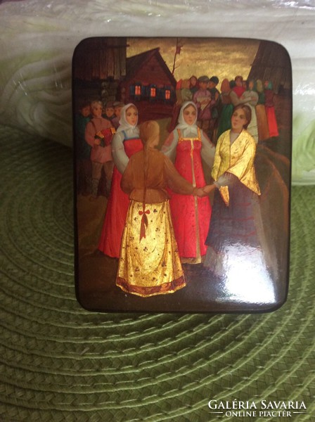 Old antique Russian jewelry box - painting varnished fedoskino