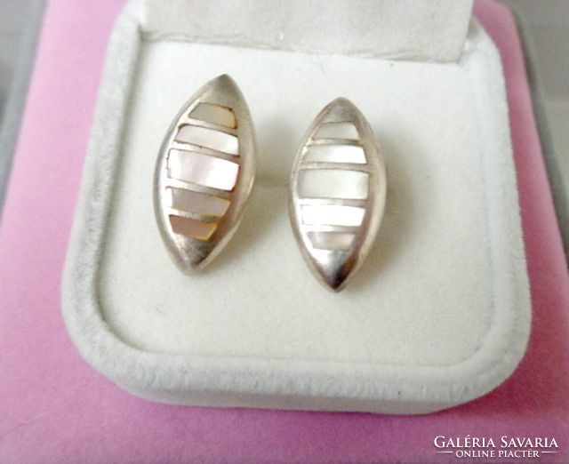 Silver pearl inlaid earrings