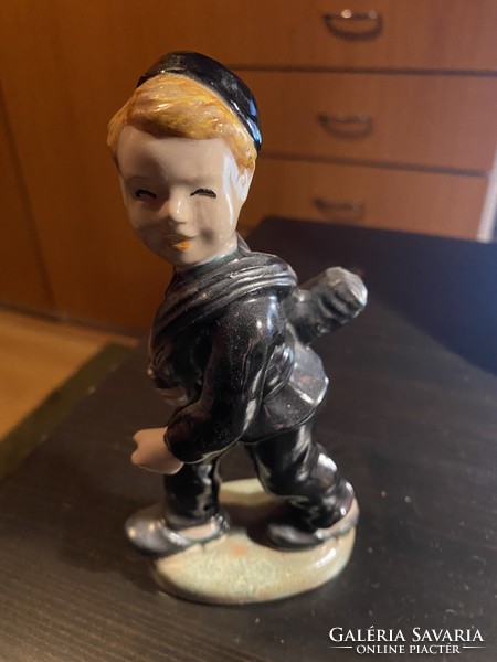 Kéményseprő fiúcska kerámia figura