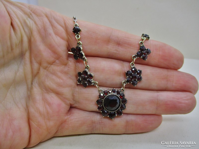 Beautiful old silver necklace with garnet