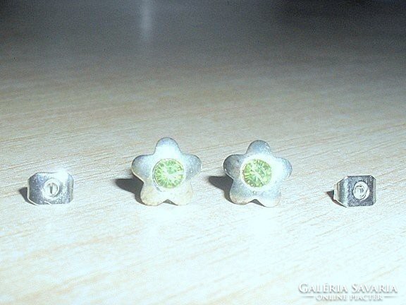 Emerald green crystal flower Tibetan silver earrings