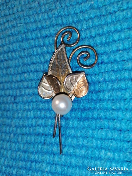Leaf brooch with pearls (53)