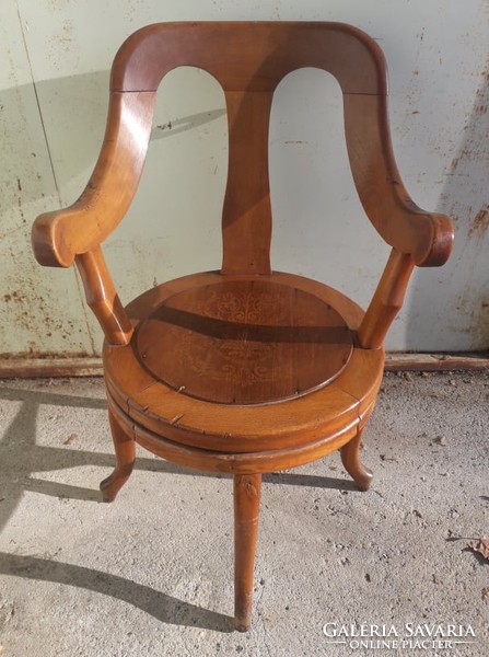 Antique barber chair / swivel.