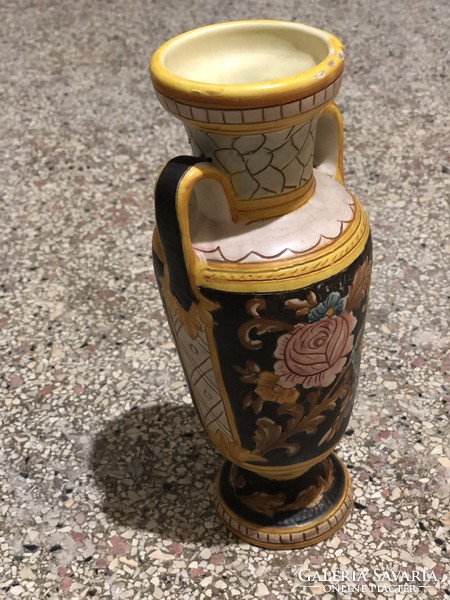 Vase of deruta majolica