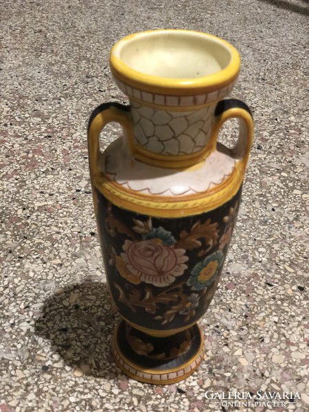 Vase of deruta majolica