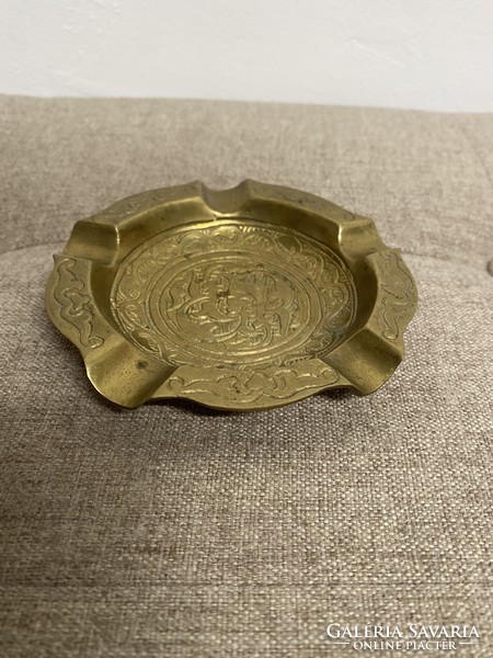 Brass ashtray with 5 strands