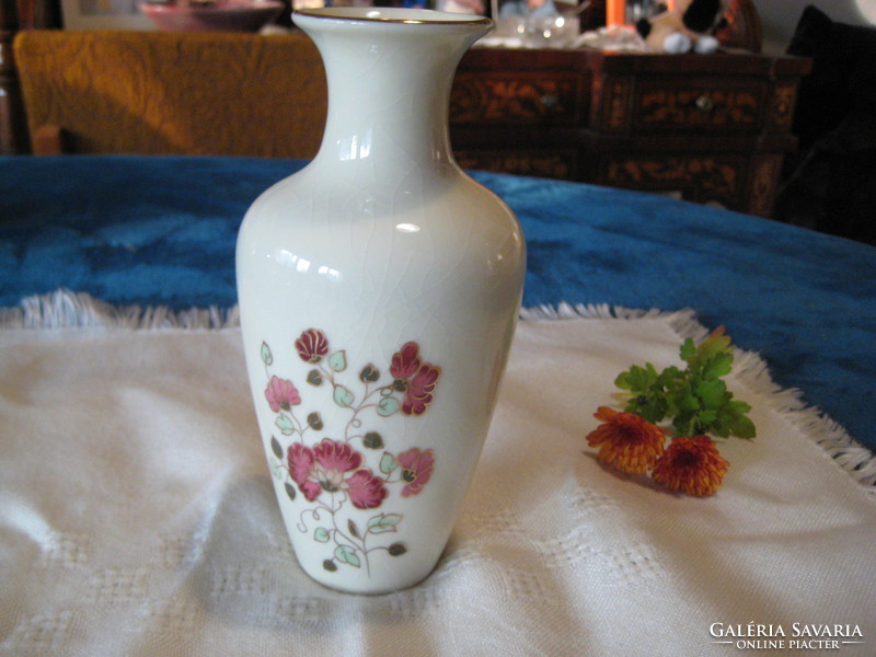 Zsolnay , kézzel festett váza ,    8 x 17   cm