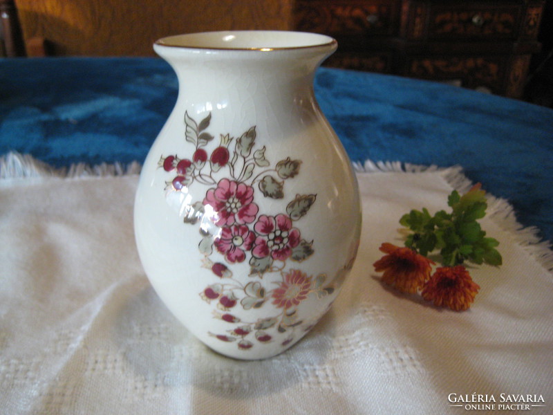 Zsolnay, hand-painted vase, signed 10 x 13 cm