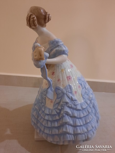 Nagy Herendi kék, virágos ruhás Déryné porcelán figura