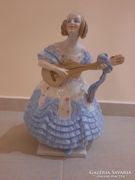 Nagy Herendi kék, virágos ruhás Déryné porcelán figura