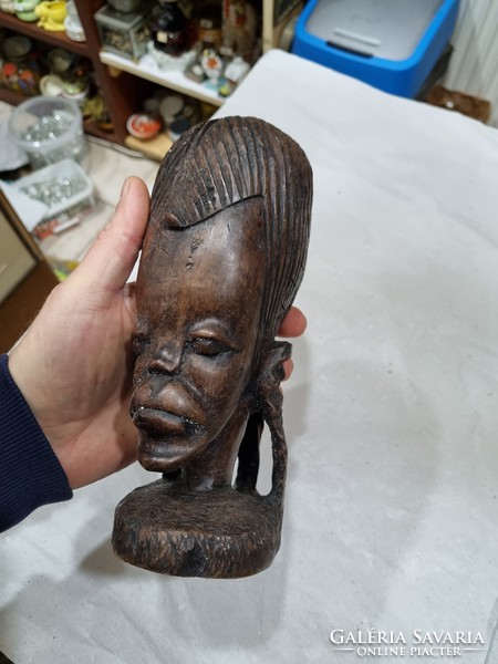 African carving